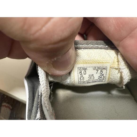 VANS SALE! Classic Slip-On Shoes in Gray Women’s Sz. 7.5/Men’s Sz. 6 - Picture 2 of 5